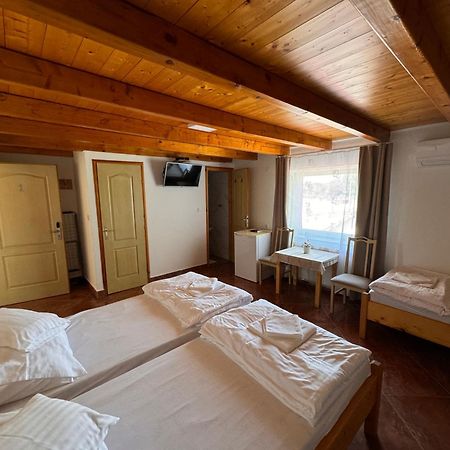 Fuerdo Panzio Bed & Breakfast Karcag Luaran gambar