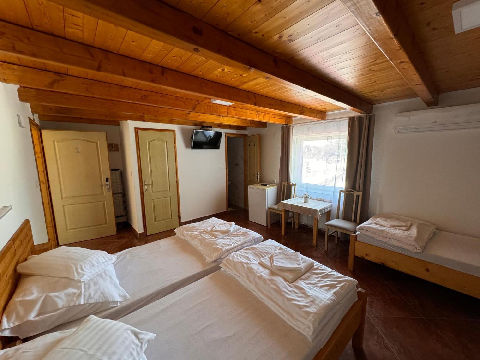 Fuerdo Panzio Bed & Breakfast Karcag Luaran gambar